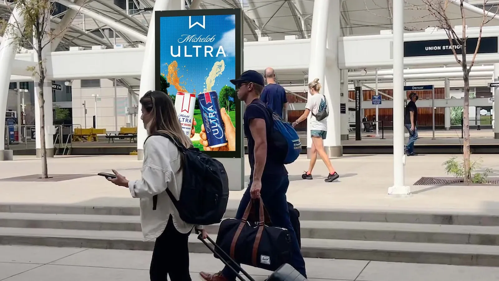 Vistar Media inks deal with Lamar for new DOOH network in Denver