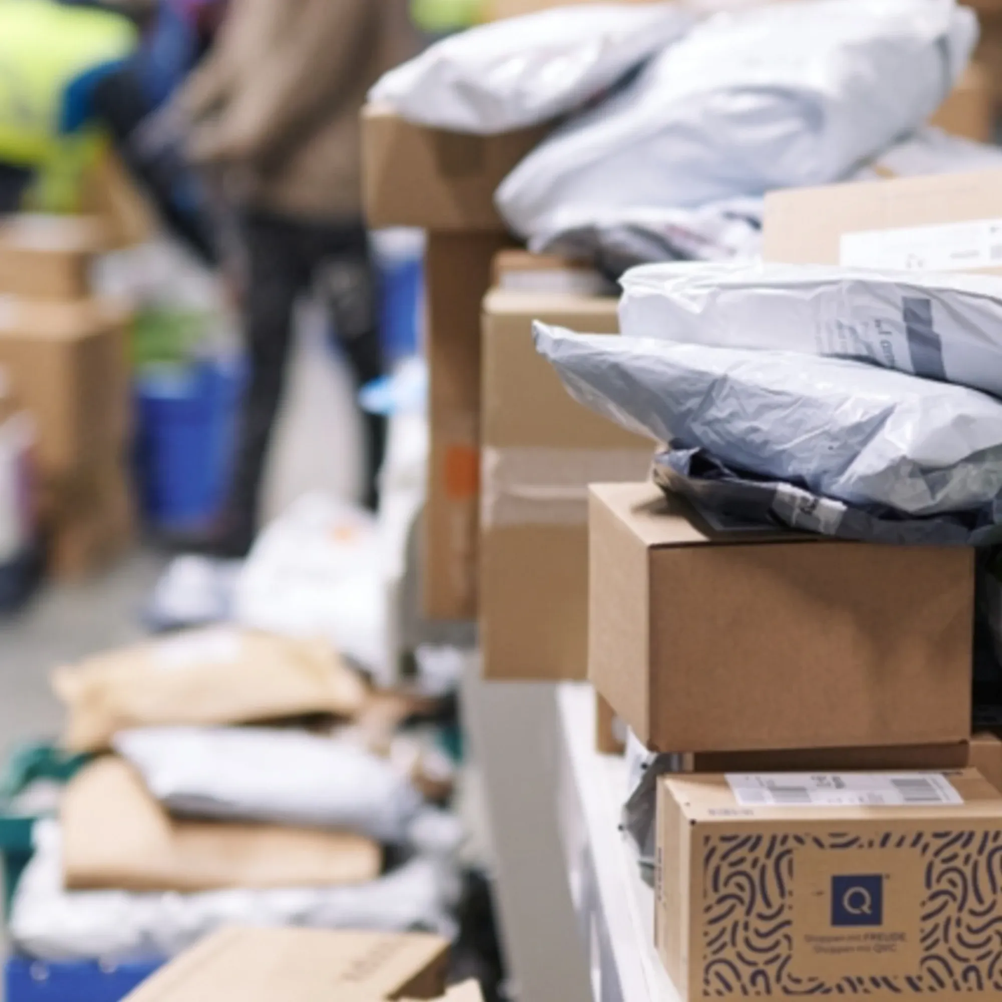 Stacked packages in a logistics center highlight Otto's dual role with Temu deliveries amid e-commerce growth.