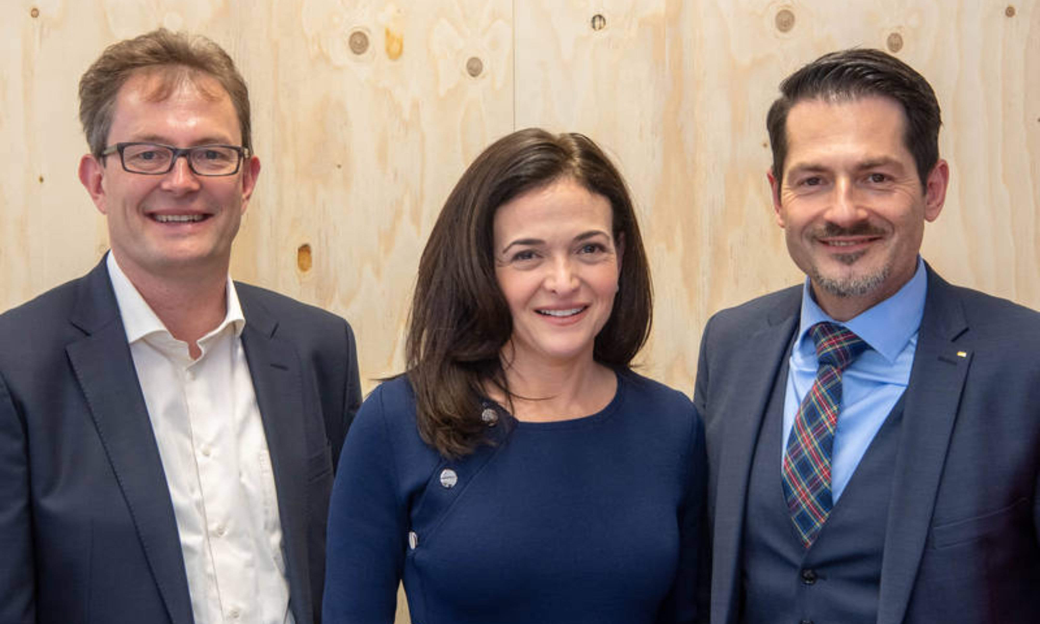 Project Coordinator Prof. Christoph Lütge, Facebook COO Sheryl Sandberg, TUM Vice President Prof. Thomas Hofmann, at the "Digital-Life Design" conference. (Picture: Heddergott / TUM)