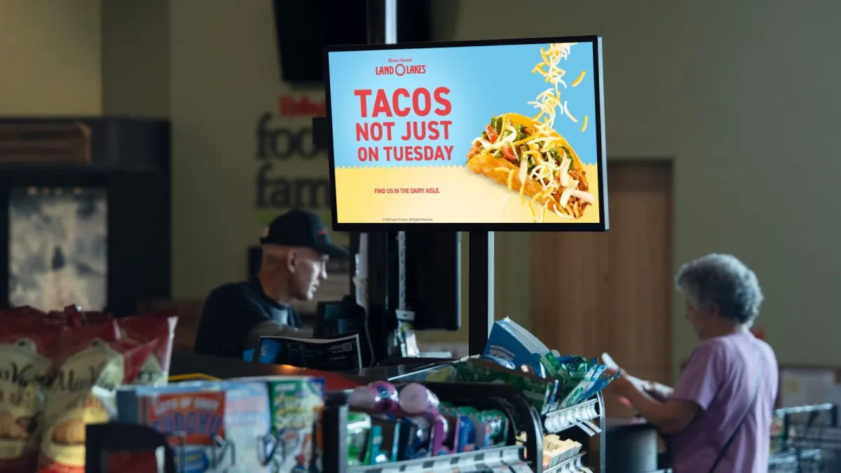 Raley's and Grocery TV bring in-store retail media to 208 Western stores
