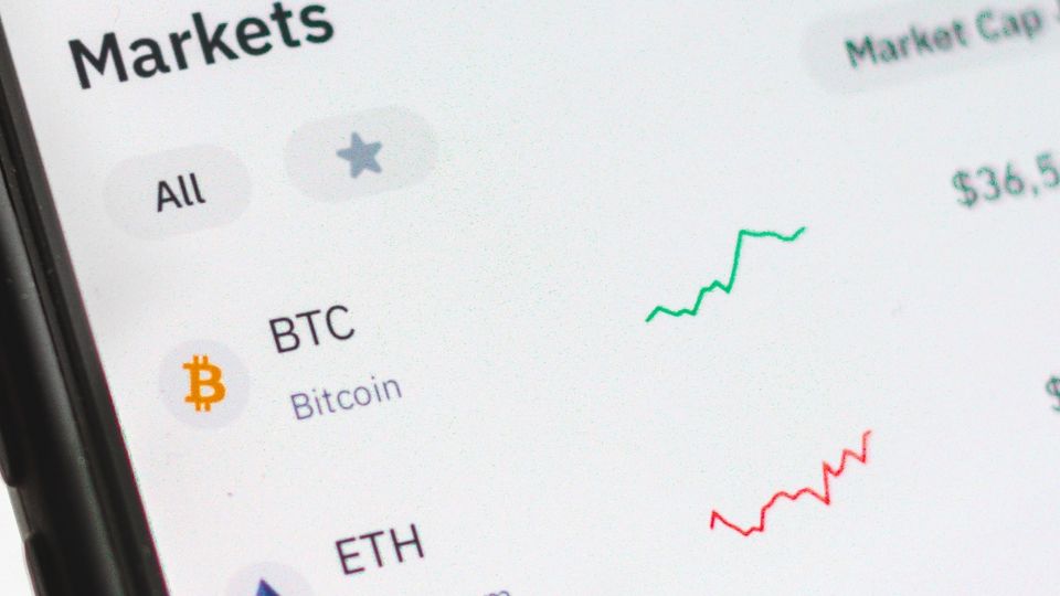 Microsoft starts accepting cryptocurrency ads from exchanges in search results